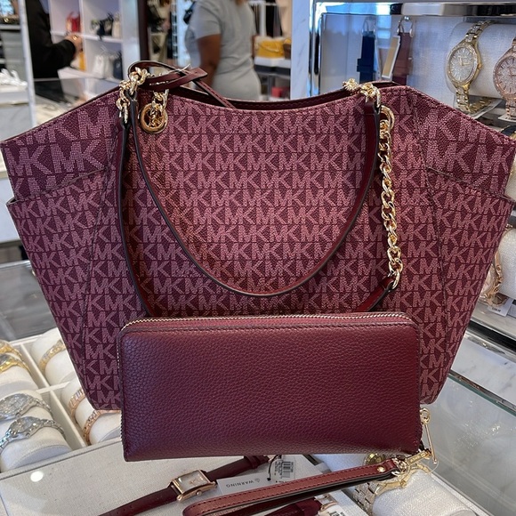 MICHAEL KORS 
Jet Set Travel Large Chain Shoulder Bag & JST LgCONTINENTAL wallet - Picture 5 of 16